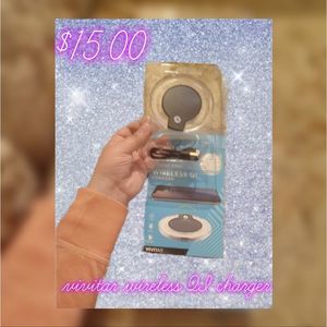 Vivtar wireless QI charger NWT